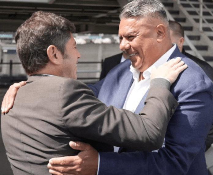 Axel Kicillof recibió el saludo de cumpleaños del Chiqui&nbsp;Tapia