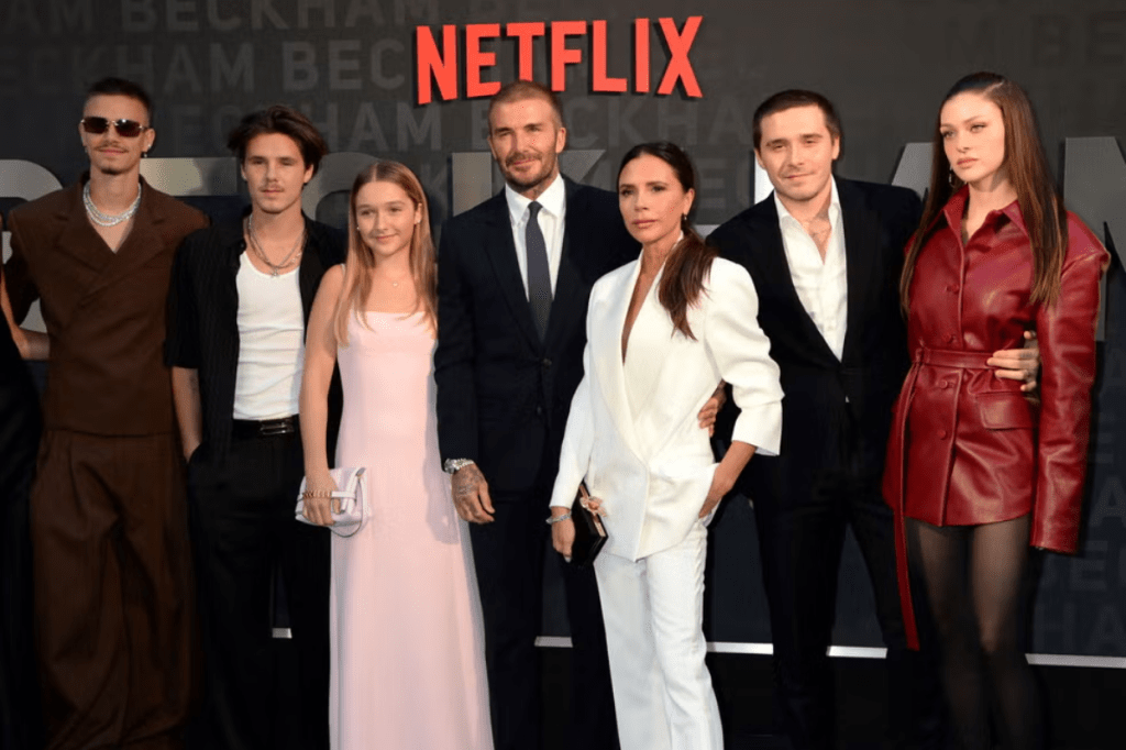 Los Beckham buscan mostrar unidad en París tras la polémica&nbsp;familiar