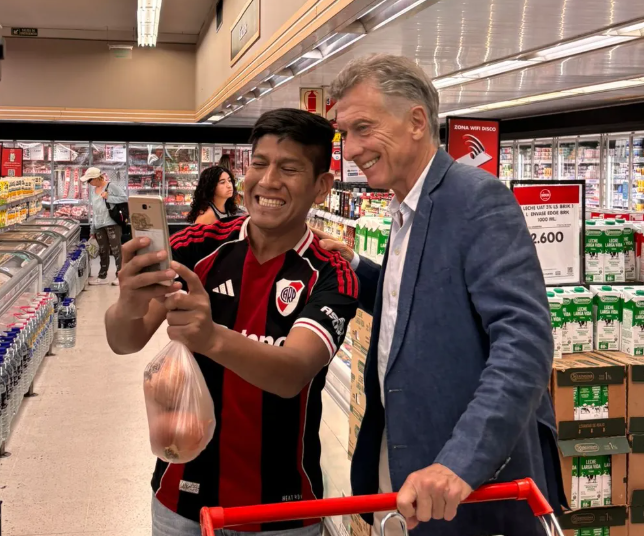 Mauricio Macri sorprendió a vecinos al hacer compras en un supermercado de&nbsp;Palermo