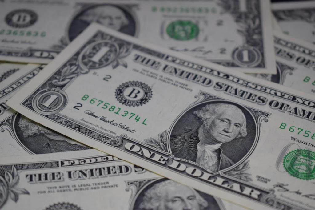 Desregulación: el Gobierno elimina 58 normas que regulaban el comercio